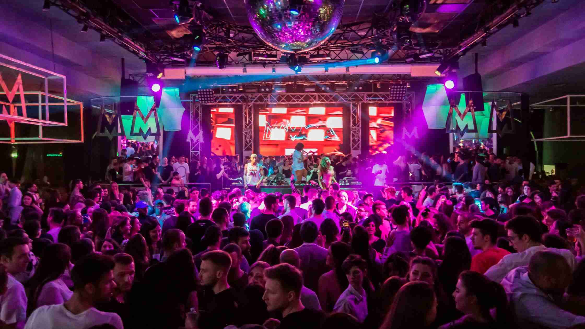 Discoteca a capodanno? Tra balli, luci e divertimento a tutto ritmo per iniziare l'anno con stile
