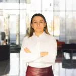 Oltre il sorriso: le competenze multilingue e tecniche delle hostess congressuali