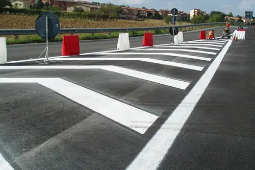 Segnaletica orizzontale: caratteristiche e funzioni